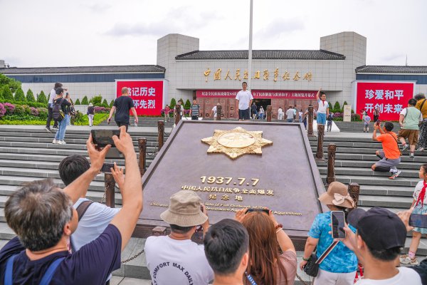 《为了民族自如与寰球和平》主题展览通达，不雅众重温炊火岁月