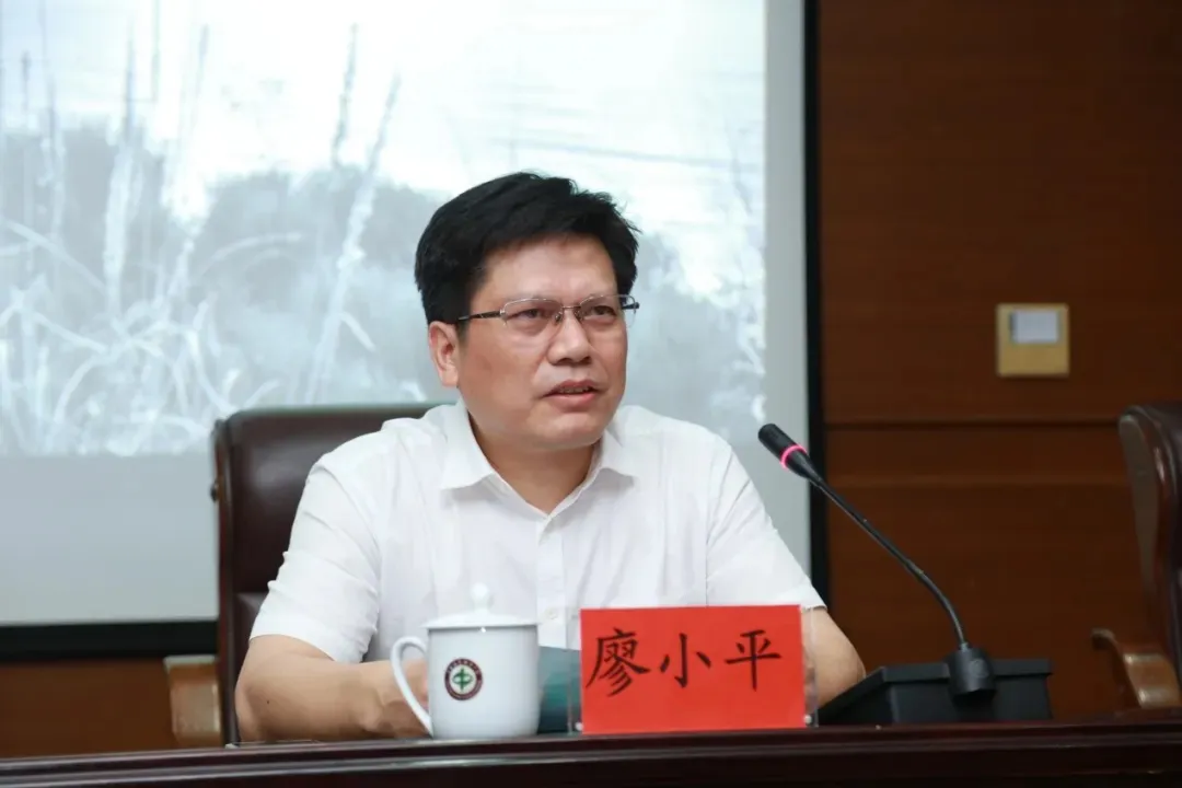 廖小平，大搞学术陈腐、侵吞大齐科研经费