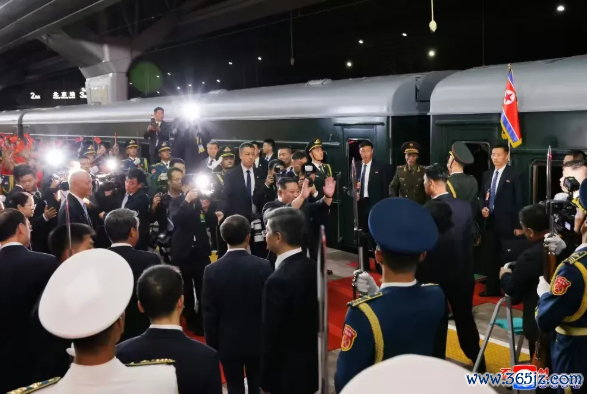 金正恩归国前表态：祝福中国茂密
